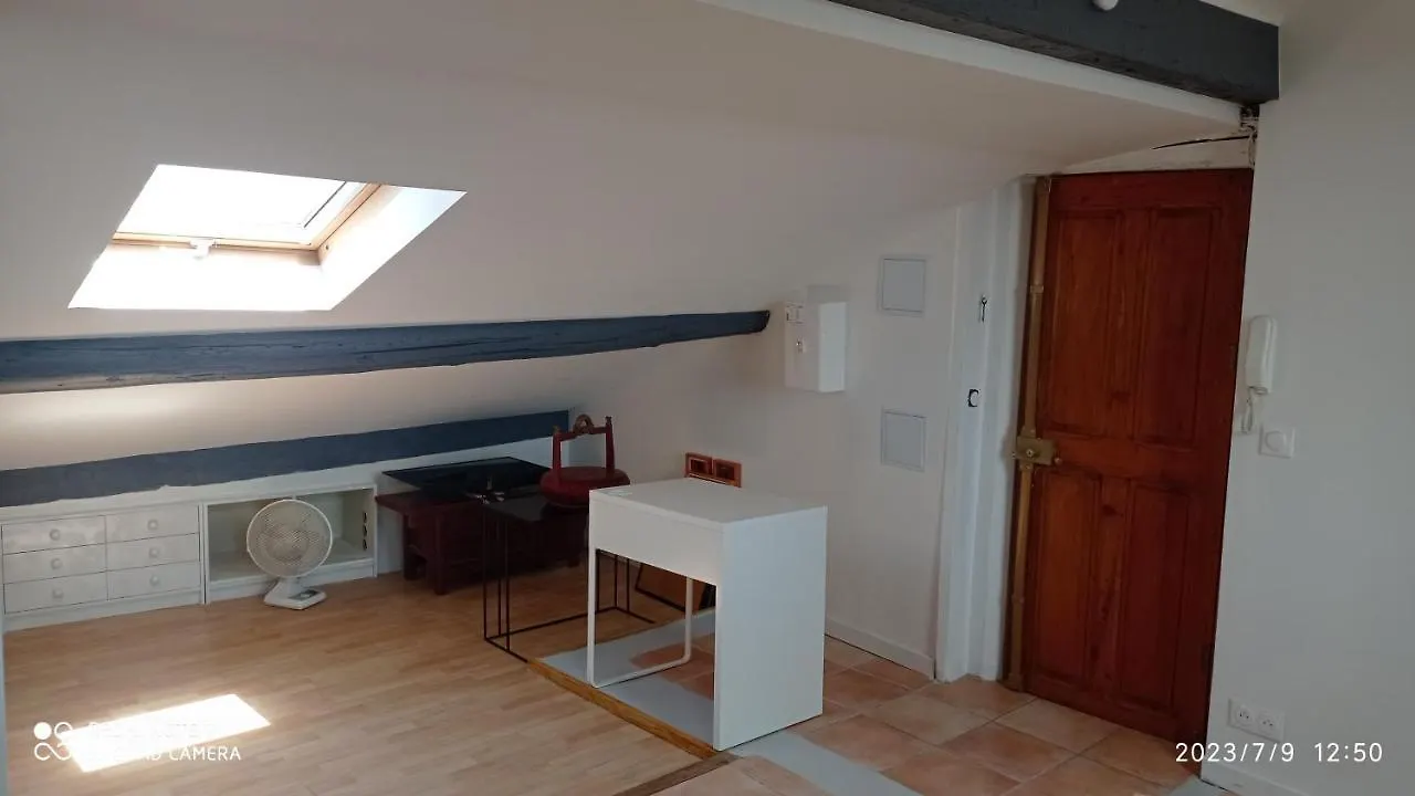 Apartment Studio Intra Muros Tres Calme Renove Avignon France